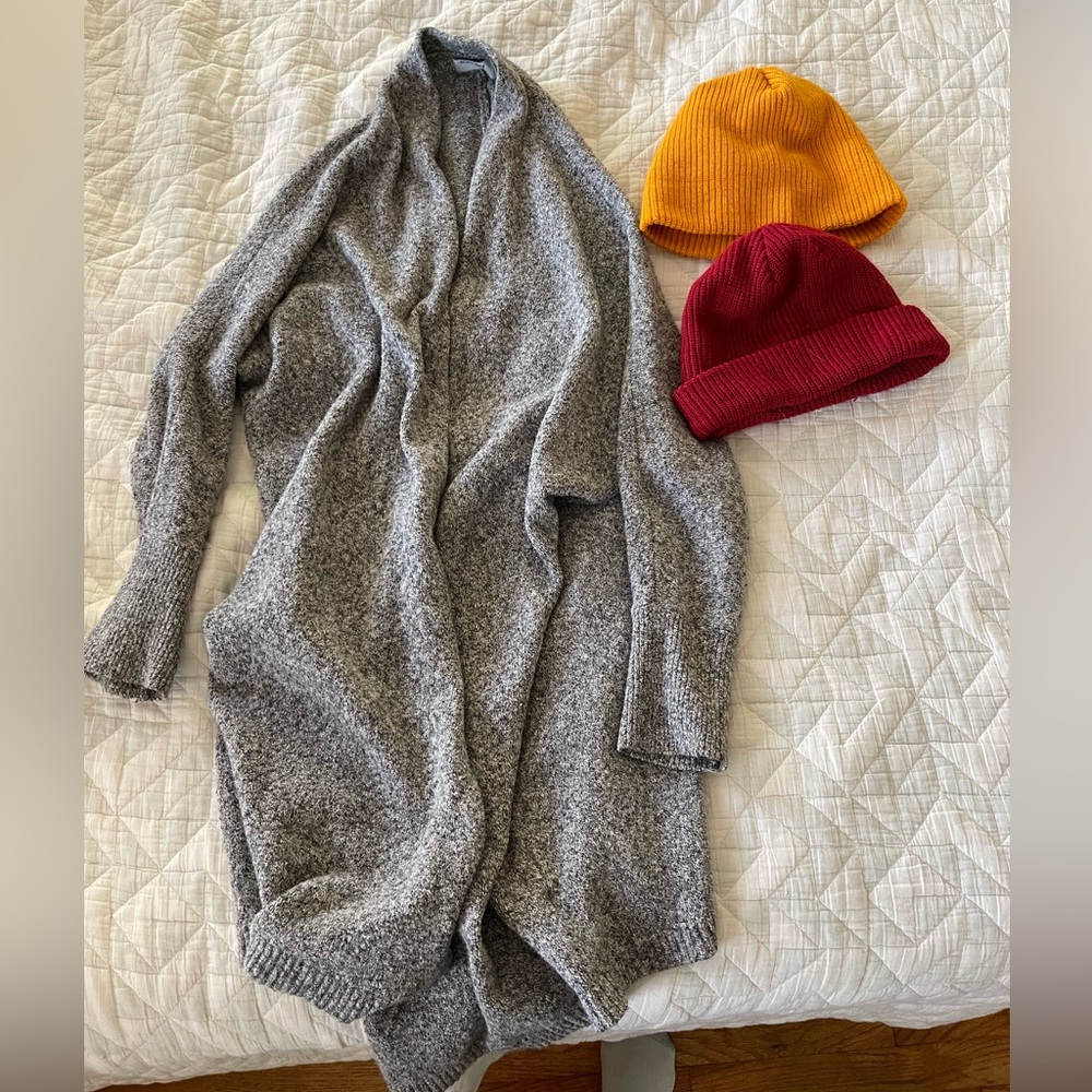 Long gray cardigan with 2 beanies included!